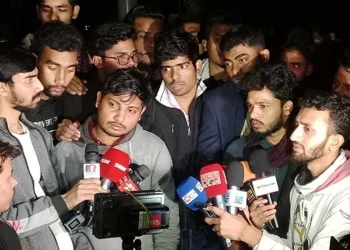 ছয় দফা বাস্তবায়নে চার ঘণ্টার আল্টিমেটাম সাত কলেজ শিক্ষার্থীদের!