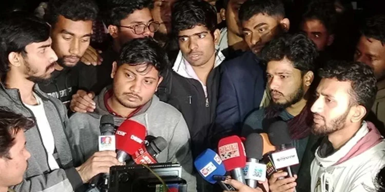 ছয় দফা বাস্তবায়নে চার ঘণ্টার আল্টিমেটাম সাত কলেজ শিক্ষার্থীদের!