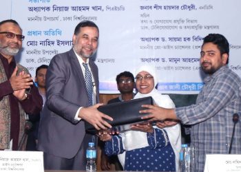 ঢাবির ৫টি ছাত্রী হলের ল্যাবে কম্পিউটার দিলেন উপদেষ্টা নাহিদ ইসলাম