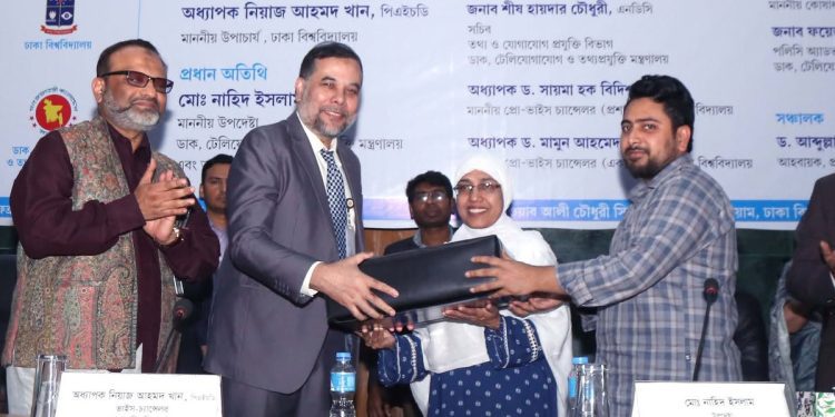 ঢাবির ৫টি ছাত্রী হলের ল্যাবে কম্পিউটার দিলেন উপদেষ্টা নাহিদ ইসলাম