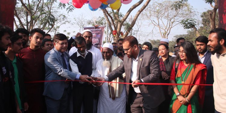 ‘শহীদ আবু সাঈদ বইমেলা’ উদ্বোধন করলেন সাঈদ এবং ফেলানীর বাবা