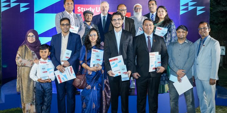 বাংলাদেশে যুক্তরাজ্যের অ্যালামনাইদের অসামান্য অর্জনের স্বীকৃতি প্রদান