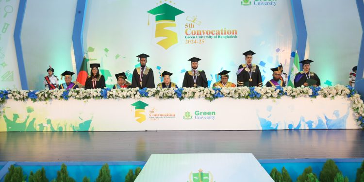 গ্রিন ইউনিভার্সিটির ৫ম সমাবর্তন : প্রযুক্তি ও মানবিকতার ছোঁয়ায় আগামীর বাংলাদেশ গড়ার আহ্বান