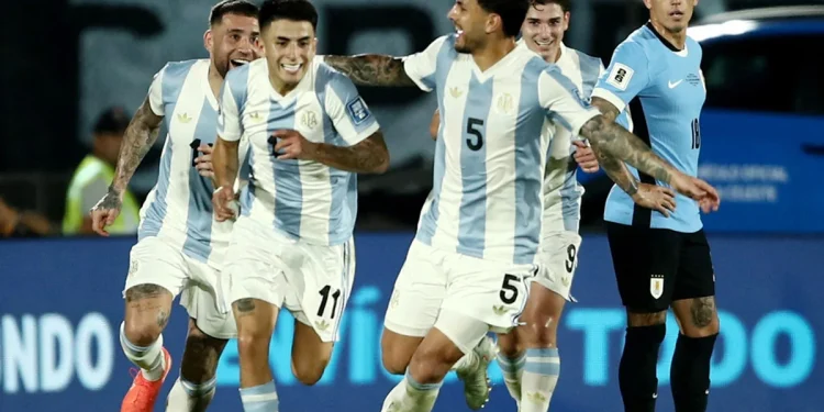 মেসি- মার্তিনেজ ছাড়াই উরুগুয়েকে হারিয়ে বিশ্বকাপ মঞ্চের খুব কাছে আর্জেন্টিনা !