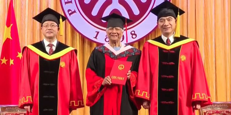 চীনে সম্মানসূচক ডি. লিট ডিগ্রিতে ভূষিত হলেন প্রধান উপদেষ্টা