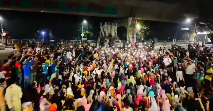 ধর্ষণ ও নিপীড়নের দৃষ্টান্তমূলক বিচারের দাবিতে প্রতিবাদ উত্তাল সারাদেশের ক্যাম্পাস !