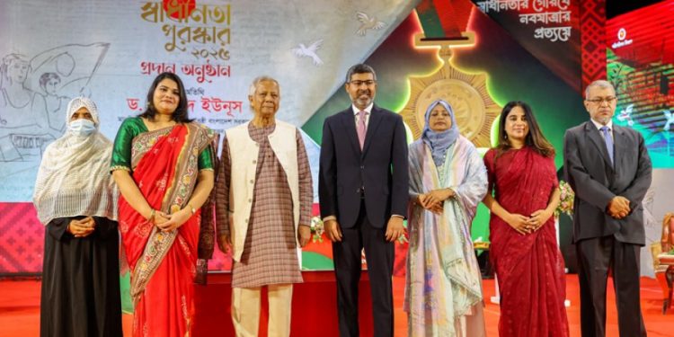 যাদের আমরা এই সম্মান দিতে চাই, যথাসময়ে আমরা যেন তা দেই- প্রধান উপদেষ্টা