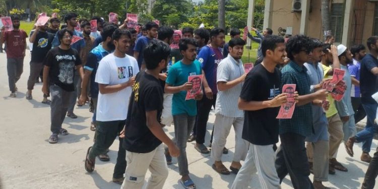 কুয়েট উপাচার্যের অপসারণে আজও আন্দোলন করছে শিক্ষার্থীরা