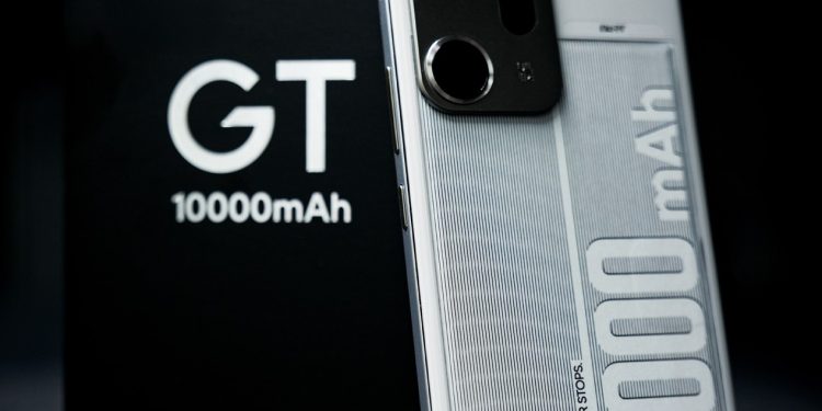 ১০,০০০ মেগাহার্টজ ব্যাটারির কনসেপ্ট ফোন উন্মোচন করল রিয়েলমি