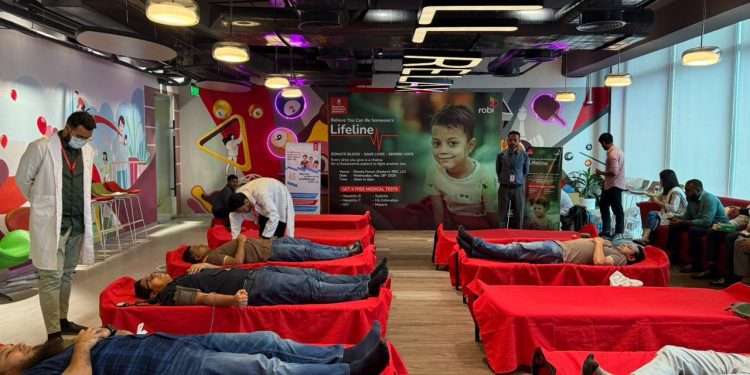 থ্যালাসেমিয়া রোগীদের জন্য রবির রক্তদান কর্মসূচি