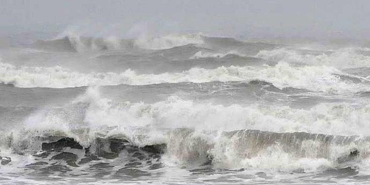 বঙ্গোপসাগরে সৃষ্ট নিম্নচাপ ‘গভীর নিম্নচাপে’ পরিণত হতে পারে , ৪ বন্দরে সতর্কবার্তা