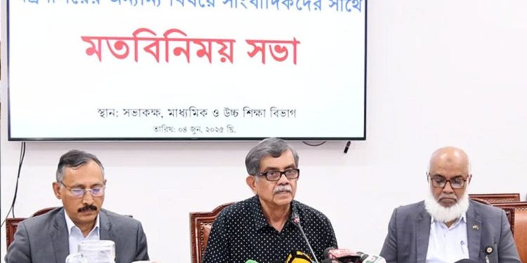 ২০২৭ সাল থেকে মাধ্যমিকে নতুন শিক্ষাক্রম: শিক্ষা উপদেষ্টা