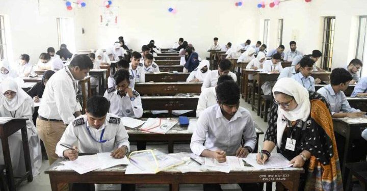 এইচএসসিতে এবার প্রায় অর্ধেকই অকৃতকার্য !
