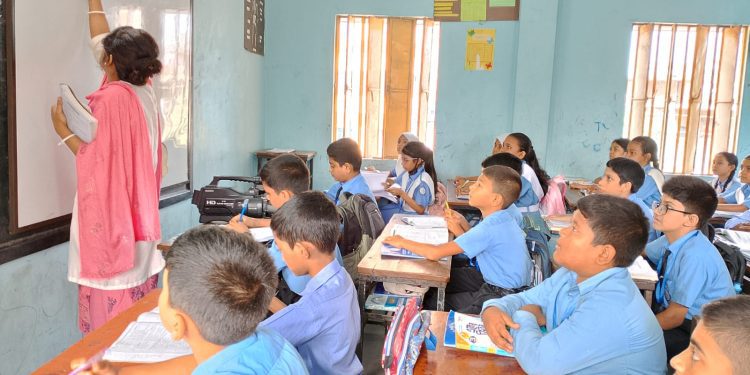 শিক্ষাপ্রতিষ্ঠানে বার্ষিক ছুটি কমানোর পরিকল্পনা করছে সরকার