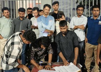 ছাত্রদলের সহযোগিতায় বার্ন ইনস্টিটিউটে রক্ত দিতে জবির ‘বাধন’ ইউনিট