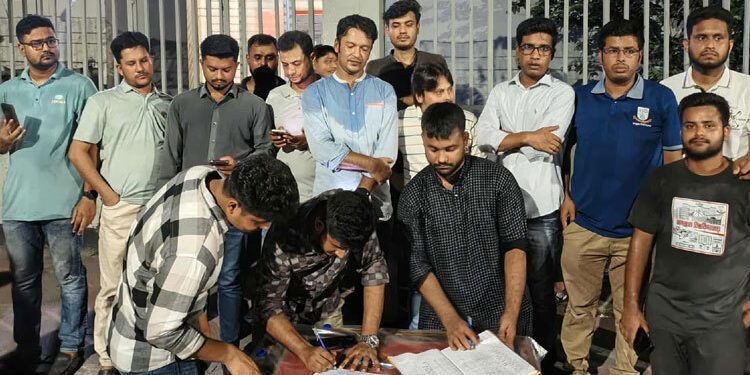 ছাত্রদলের সহযোগিতায় বার্ন ইনস্টিটিউটে রক্ত দিতে জবির ‘বাধন’ ইউনিট