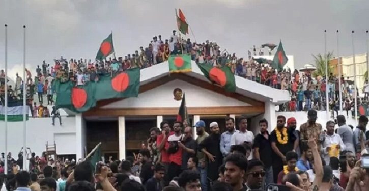 শিক্ষাপ্রতিষ্ঠানে জুলাই গণঅভ্যুত্থানের ‘গ্রাফিতি ও চিত্রাংকন প্রতিযোগিতা’