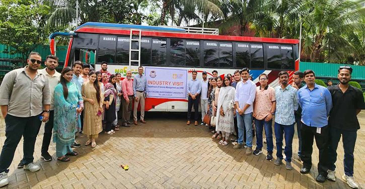 সিআইইউ শিক্ষার্থীদের কেডিএস টেক্সটাইল পরিদর্শন