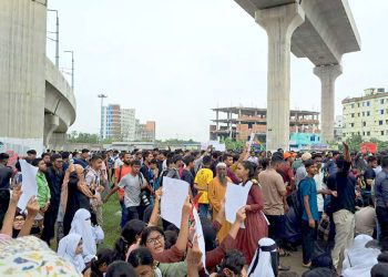 ৬ দাবিতে মাইলস্টোন শিক্ষার্থীদের রাস্তায় বিক্ষোভ