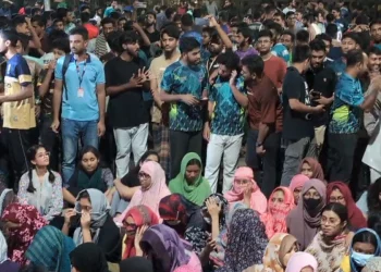 ছাত্ররাজনীতি নিষিদ্ধ কার্যকরের দাবিতে উত্তাল ঢাবি ক্যাম্পাস !