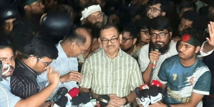 শাহবাগ ছেড়েছেন প্রকৌশল অধিকার আন্দোলনের শিক্ষার্থীরা