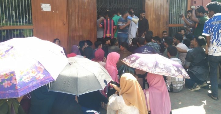 বাংলাদেশ কৃষি বিশ্ববিদ্যালয় অনির্দিষ্টকালের জন্য বন্ধ ঘোষণা