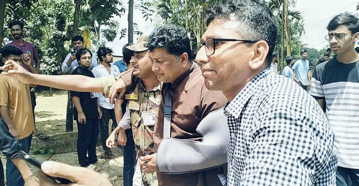 চবি শিক্ষার্থীদের সঙ্গে স্থানীয়দের ফের সংঘর্ষে প্রক্টরসহ আহত ৩০