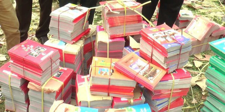 প্রাথমিকে ৪ কোটি বই ছাপানোর সিদ্ধান্ত ,ব্যয় ২০১ কোটি টাকা