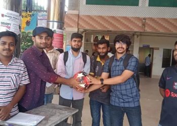 ববিতে মাদকমুক্ত ক্যাম্পাস গড়তে ছাত্রদলকর্মী মো.ওয়াহিদুজ্জামানের ফুটবল বিতরণ