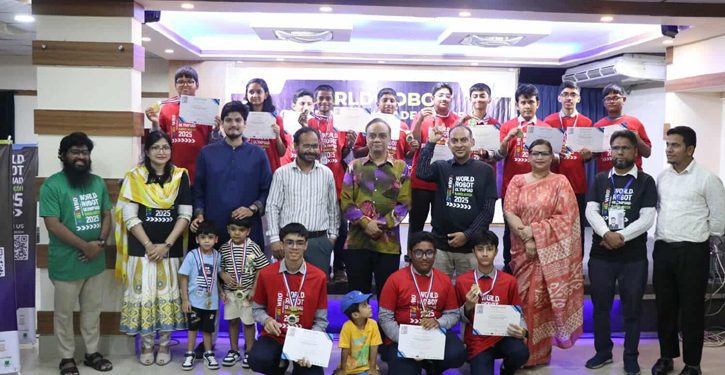 সিআইইউতে দিনব্যাপী ‘ওয়ার্ল্ড রোবট অলিম্পিয়াড’ অনুষ্ঠিত
