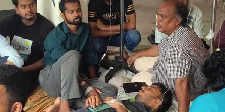 জগন্নাথ বিশ্ববিদ্যালয়ে টানা ২৭ ঘণ্টা ধরে অনশন করছেন পাঁচ শিক্ষার্থী !