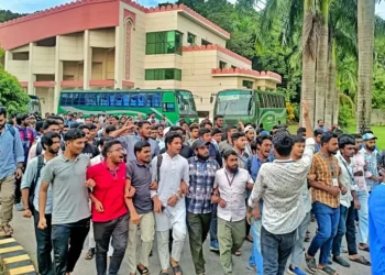 আন্দোলনের মুখে শিক্ষার্থীদের দাবি মেনে নিল আইআইইউসি