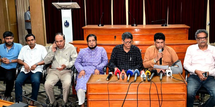 চবিতে শিক্ষার্থী ও স্থানীয়দের মধ্যে নজিরবিহীন সংঘর্ষ, ১০ সিদ্ধান্ত প্রশাসনের