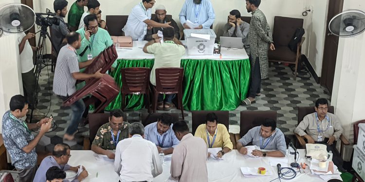 ৪৫ ঘণ্টা পর শেষ হলো জাকসুর ভোট গণনা,ফলাফল সন্ধ্যায়