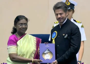 ৩৩ বছরের অভিনয়জীবনের শেষে জাতীয় চলচ্চিত্র পুরস্কার পেলেন বলিউড কিং !