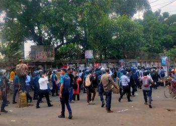 শিক্ষকদের উপর হামল প্রতিবাদে সোমবার থেকে শিক্ষাপ্রতিষ্ঠানে লাগাতার কর্মবিরতি !