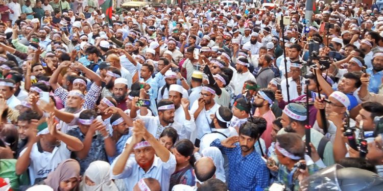 শিক্ষকদের ‘মার্চ টু সচিবালয়’ কর্মসূচি ঃদাবি না মানলে আমরণ অনশন !