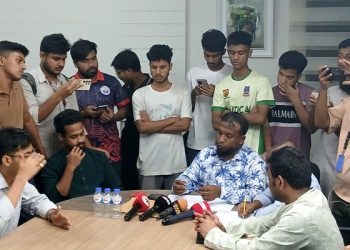 ঢাবি ক্যাম্পাসে উচ্ছেদ অভিযানের বিরুদ্ধে মিছিলকারী শিক্ষার্থীকে শোকজের সিদ্ধান্ত