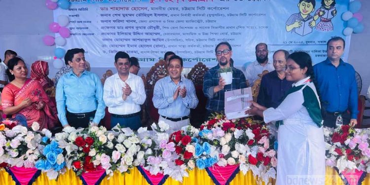 দেশে প্রথমবারের মতো ‘স্টুডেন্টস হেলথ কার্ড’ চালু করলেন চসিক মেয়র