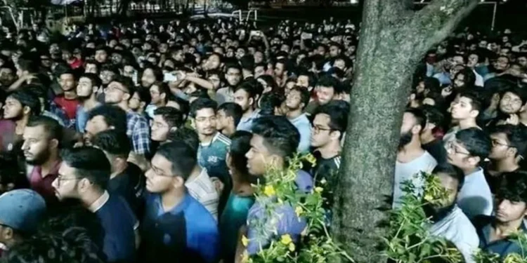 শিক্ষার্থীর ‘কুরুচিপূর্ণ’ মন্তব্য, উত্তাল বুয়েট, সাময়িক বহিষ্কার!