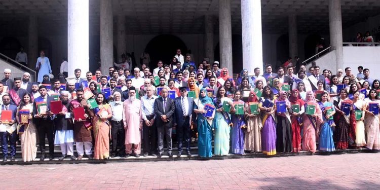 ঢাবি কলা অনুষদের ডিনস অ্যাওয়ার্ড পেলেন ১৫৬ শিক্ষার্থী ও ১০ শিক্ষক