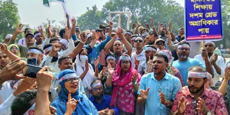 প্রাথমিক শিক্ষকদের আন্দোলন প্রত্যাহার