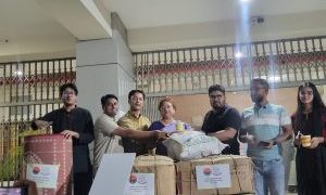 জবি ছাত্রী হলে ছাত্রদলের উদ্যোগে উপহার সামগ্রী বিতরণ