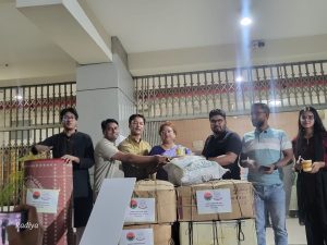 জবি ছাত্রী হলে ছাত্রদলের উদ্যোগে উপহার সামগ্রী বিতরণ